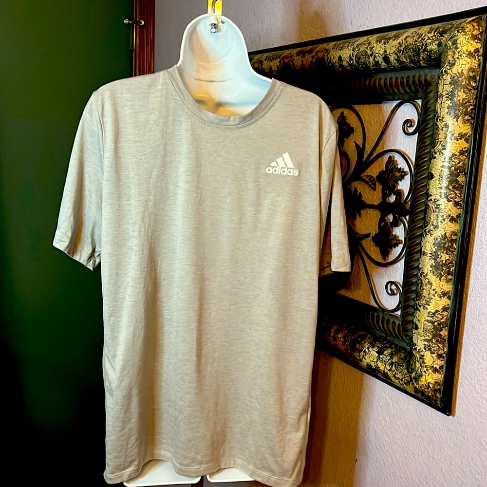 Essential Men’s Addis Aeroready grey T-shirt Sz M